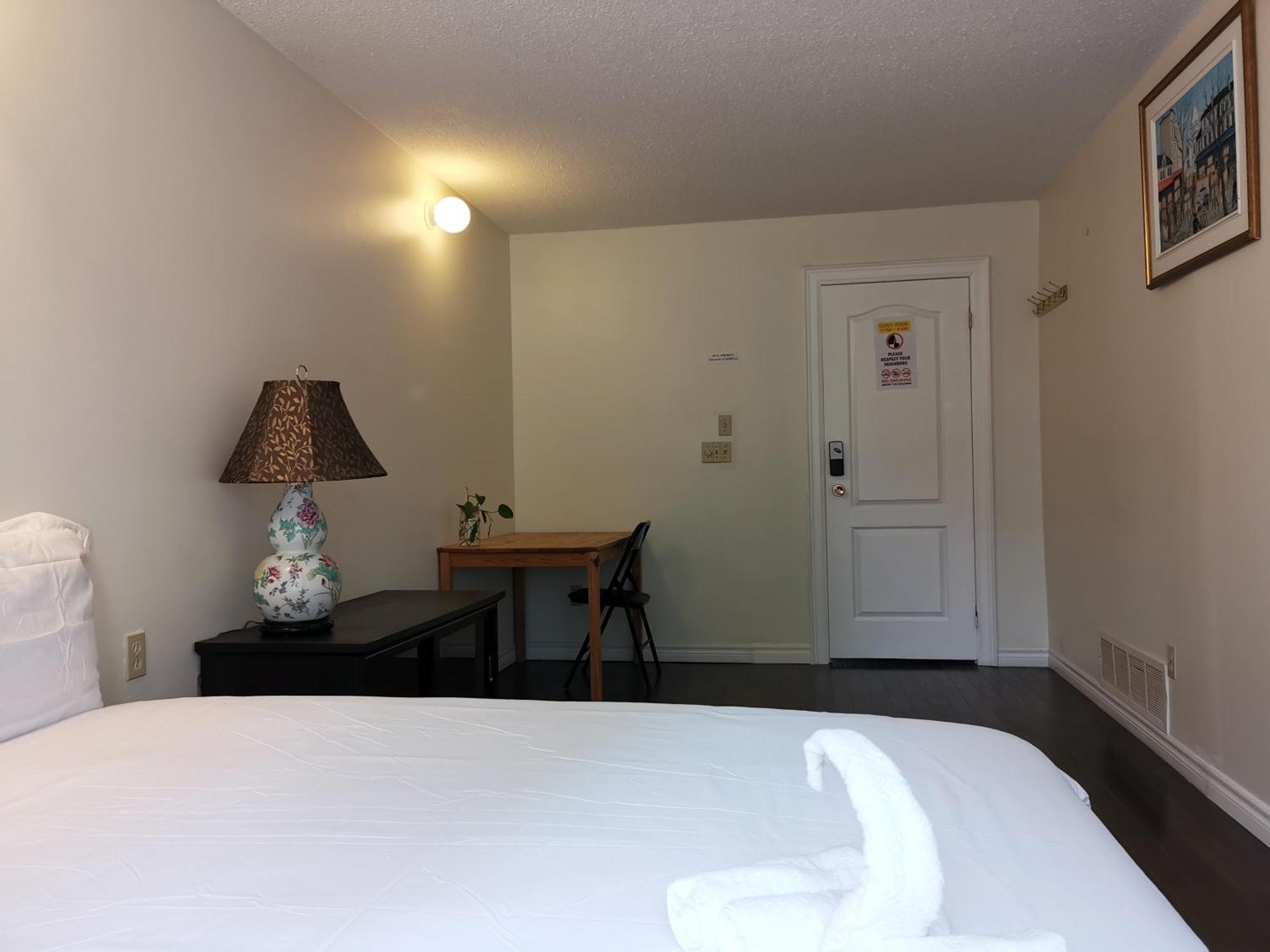 Private Rooms In House In North York Shared Kitchen โตรอนโต ภายนอก รูปภาพ
